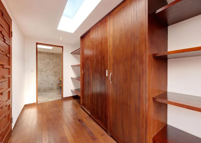 Amira Villa *